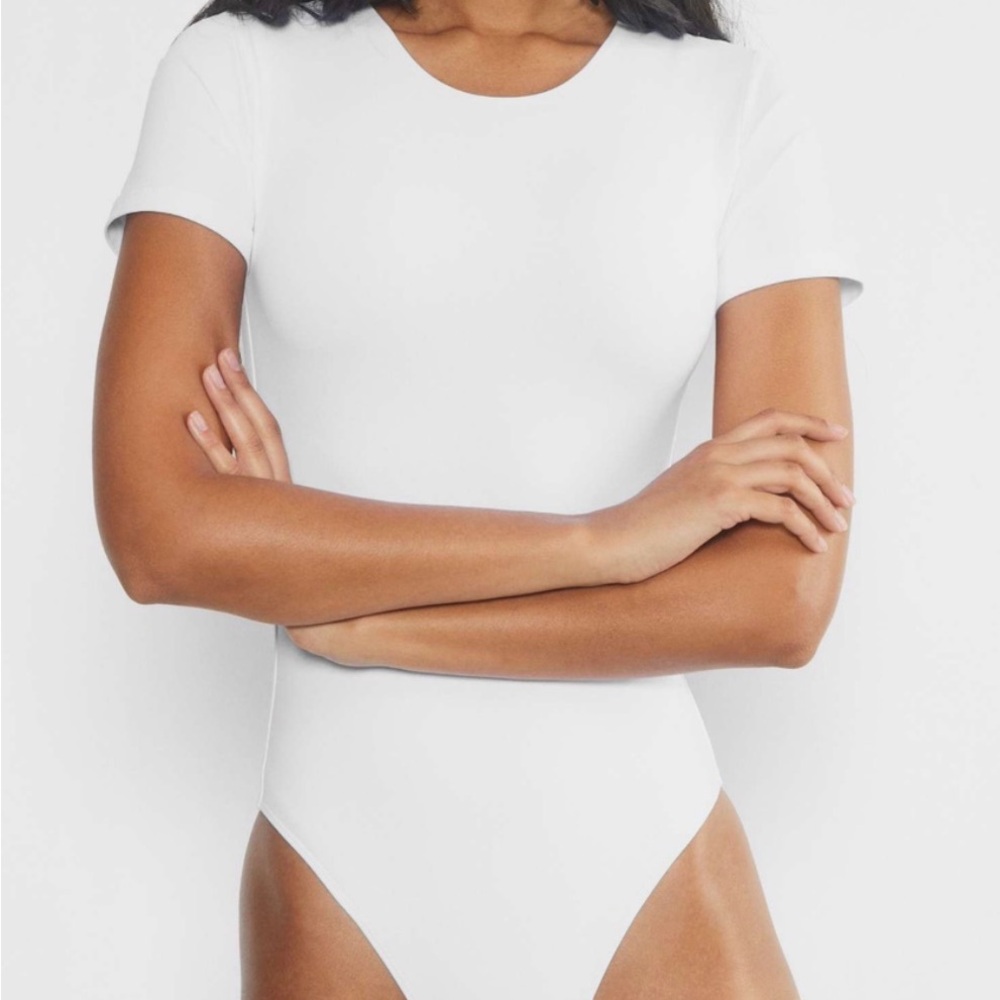 Aritzia Babaton White Short Sleeve Bodysuit